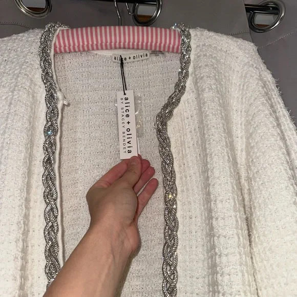 Alice + Olivia
Akira Embellished-Trim Cardigan Size XL - Picture 12 of 13